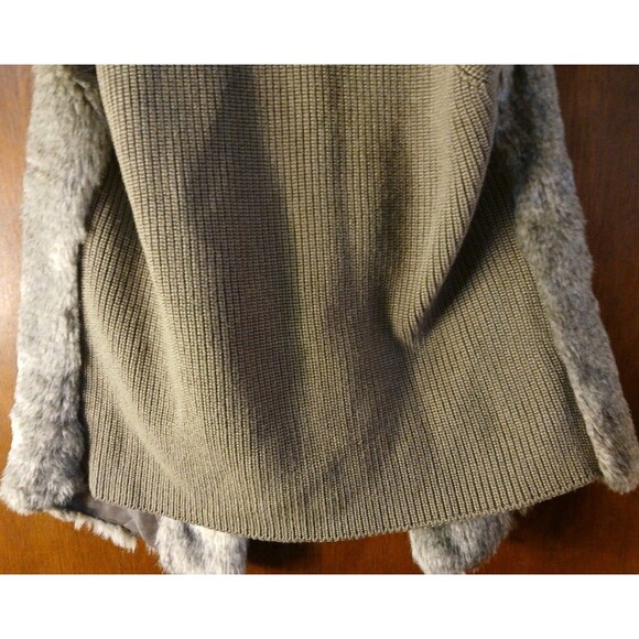 Maurices Womens Gray Faux Fur Vest/ Knit Backing Xlarge NEW VERY NICE - Picture 10 of 16
